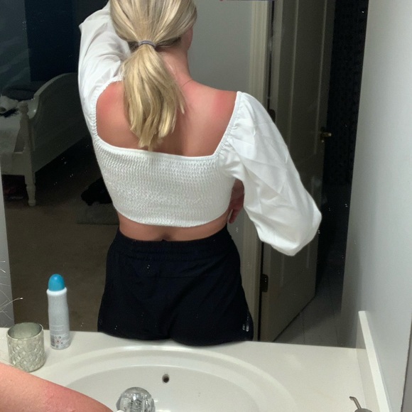 White top - Picture 3 of 5